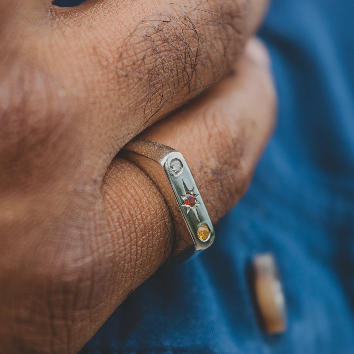 Pause signet ring. Unisex. Diamond, garnet, sapphire